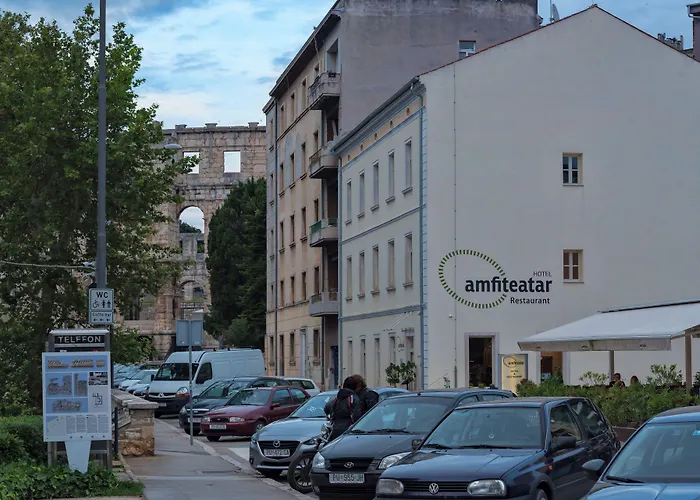 Hotel Amfiteatar 3*