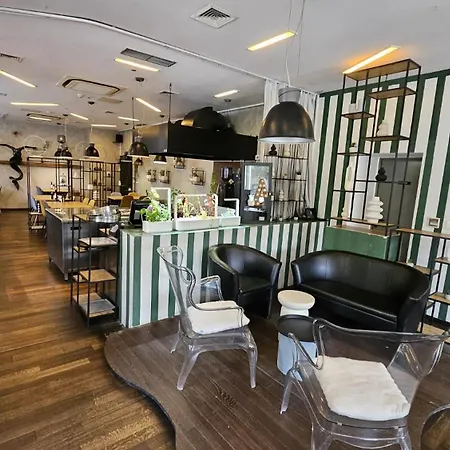 阿姆费提塔酒店 3*
